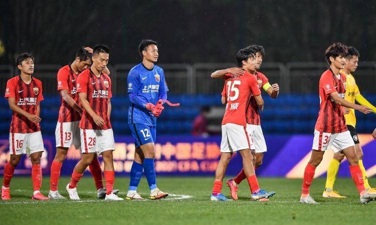 NG体育-上港主场2-1战胜鲁能，取得赛季联赛首胜