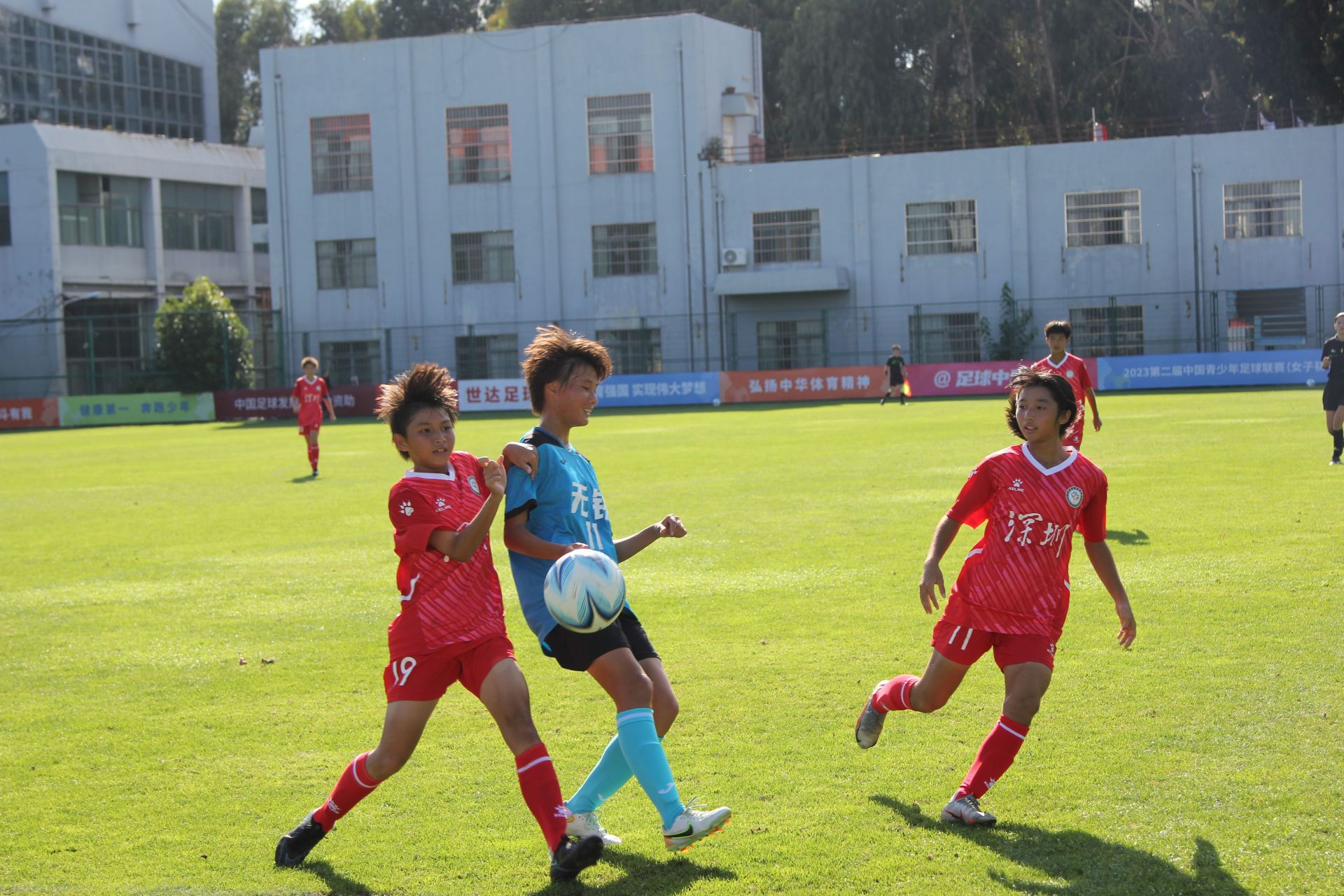 NG体育-首届女子足球锦标赛圆满落幕，深圳夺冠